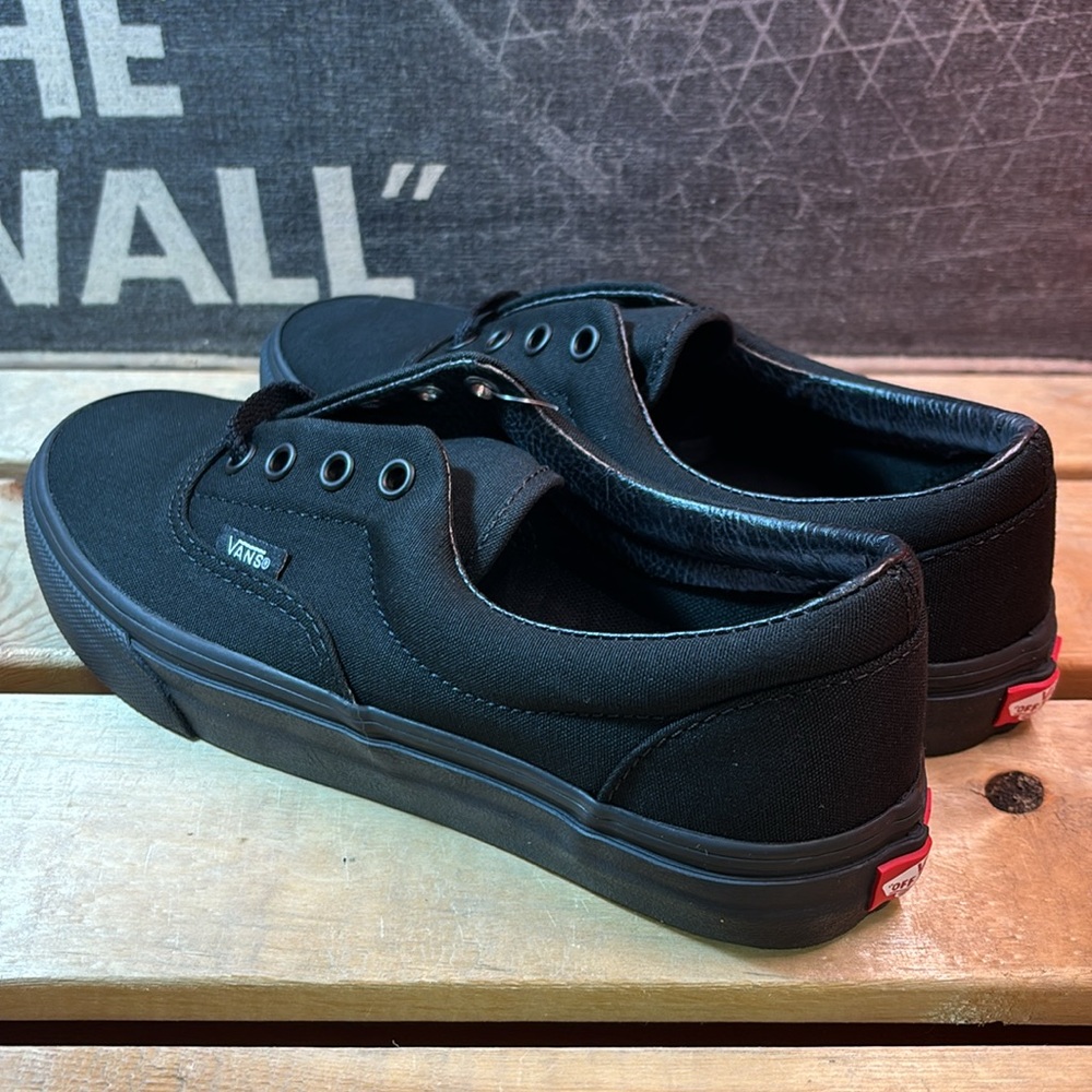 Vans Women's Era in Black/Black - Picture 4 of 8